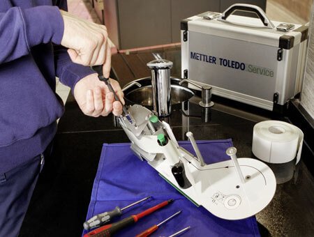 Reparatur einer Ladenwaage